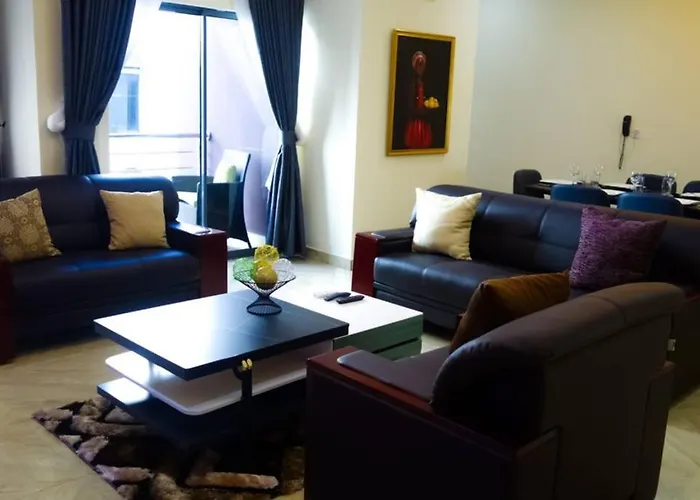 Stiyos Shortlet Homes- Tastefully Furnished 3 Bedroom