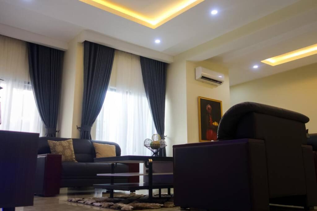 Stiyos Shortlet Homes- Tastefully Furnished 3 Bedroom * Lagos