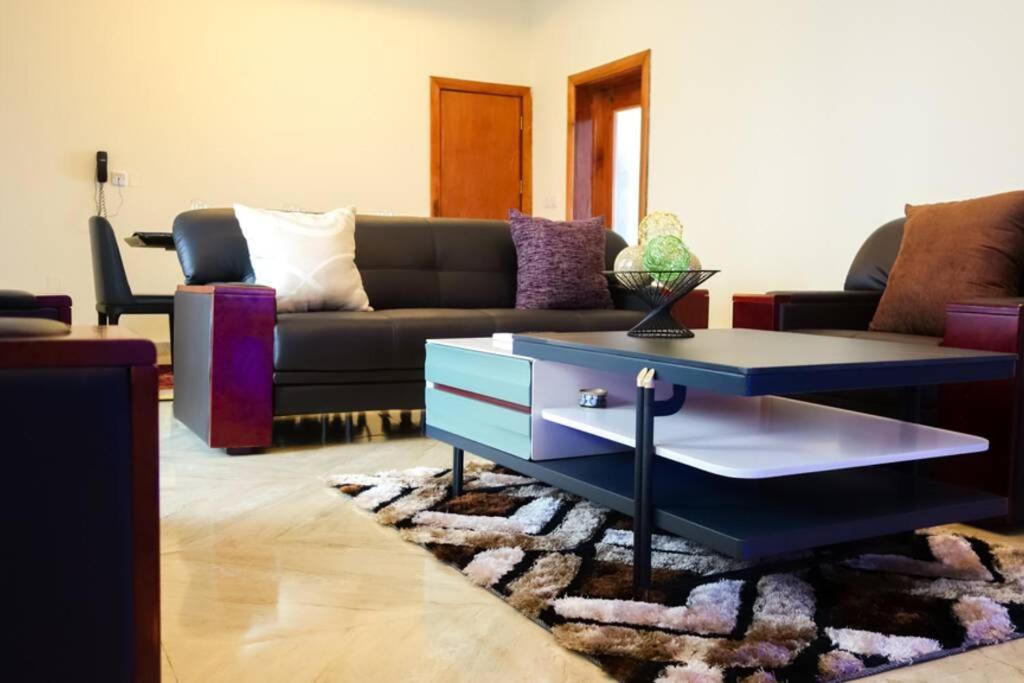 Apartment Stiyos Shortlet Homes- Tastefully Furnished 3 Bedroom *